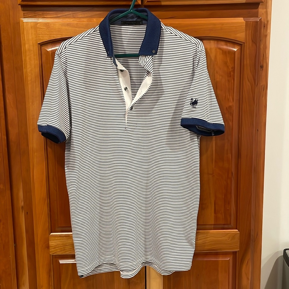 Men’s like new Greyson polo. Awesome stitched color and sleeves. Size Small
